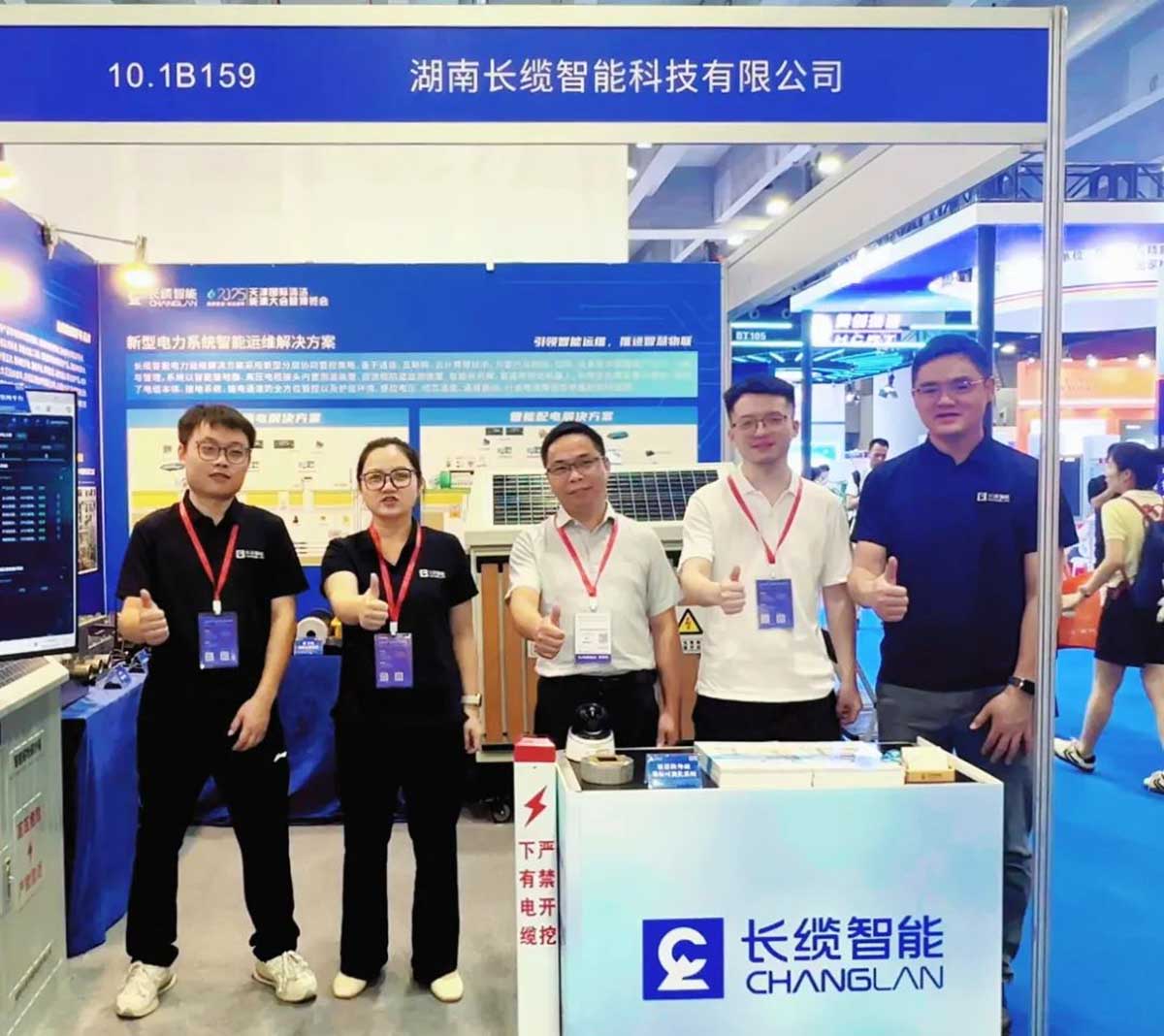 【资讯】| 合乐HL8智能闪耀EPES亚洲电力展 以创新监测技术引领电网智能运维参展员工