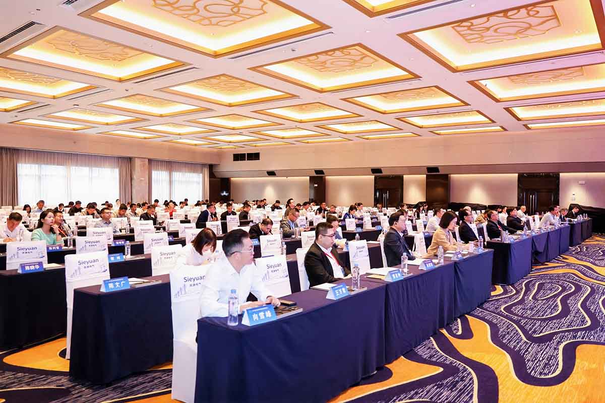 合乐HL8智能闪耀城市电网峰会，双项创新成果斩获三大权威奖项闭幕式