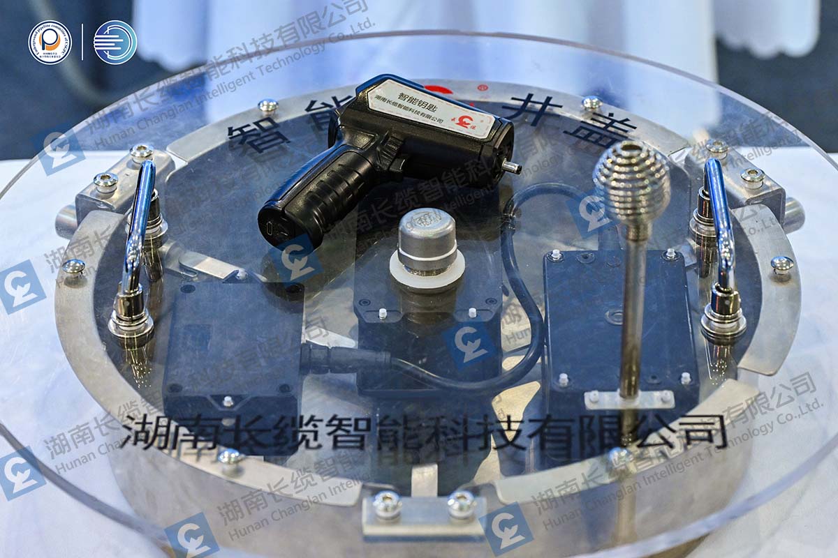 数字赋能城市生命线运维，合乐HL8智能亮相成都国际管网展智能电控井盖