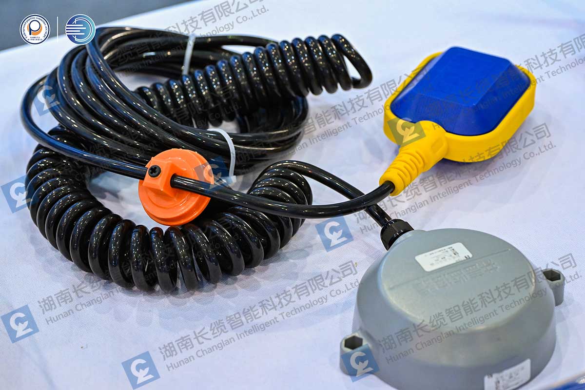 数字赋能城市生命线运维，合乐HL8智能亮相成都国际管网展井盖监测终端