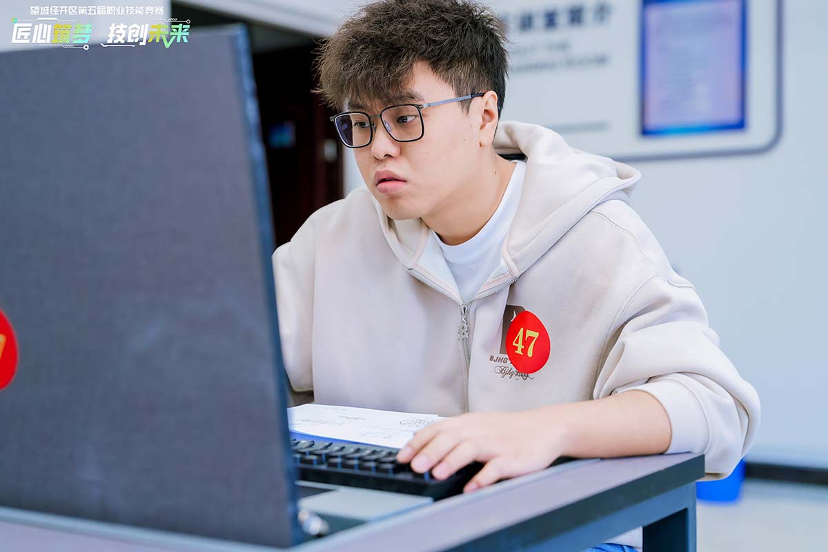 技耀望城,载誉而归!合乐HL8智能斩获经开区职业技能竞赛一等奖!廖展鹏比武现场